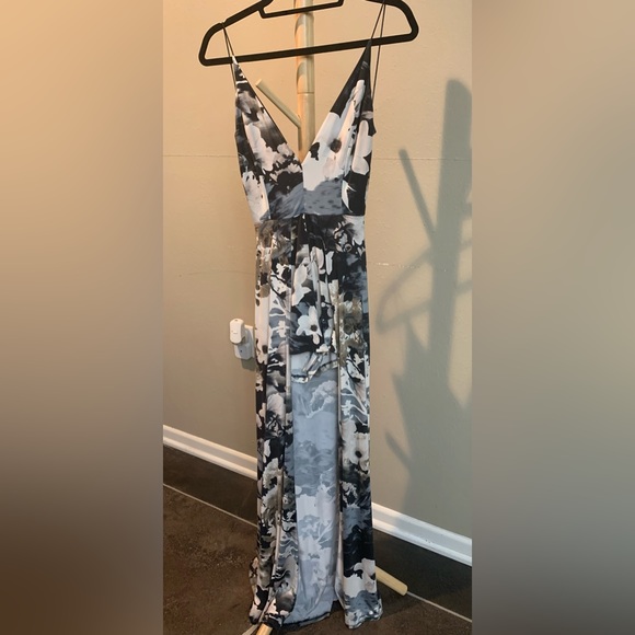 Dresses & Skirts - 💥 Lovely Day romper dress
